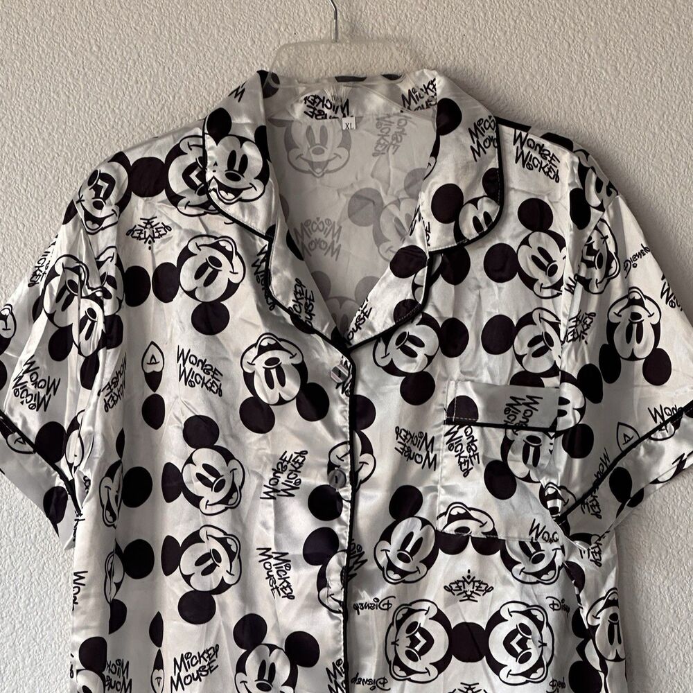 Mickey Mouse Pajama Set Women's Size XL Black/White Shorts andTop Sleepwear - Picture 7 of 11